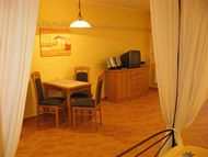 Zur vergrösserten Ansicht - Küchenbeispiel Rollstuhlgerechte Ferienwohnung Rügen behindertengerecht Ostsee