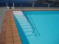 Pooltreppe Pooltreppe - Behindertenfreundliche seniorengerechte Ferienwohnung Appartement Gran Canaria Kanarische Inseln